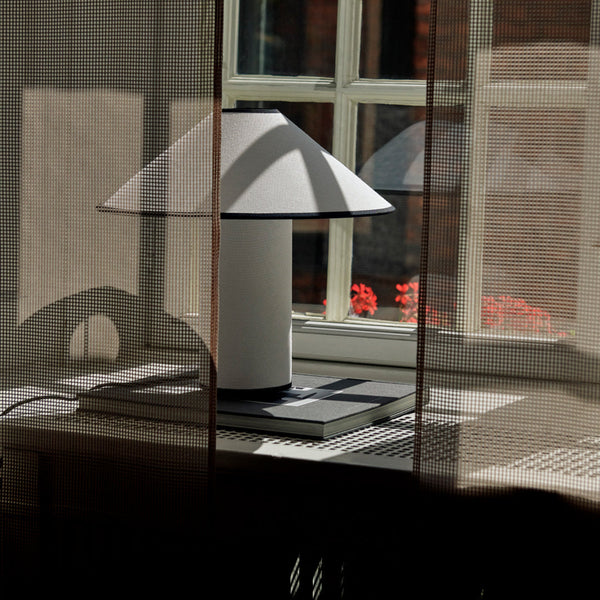 Fleur Functionele Tafellamp Van Metaal